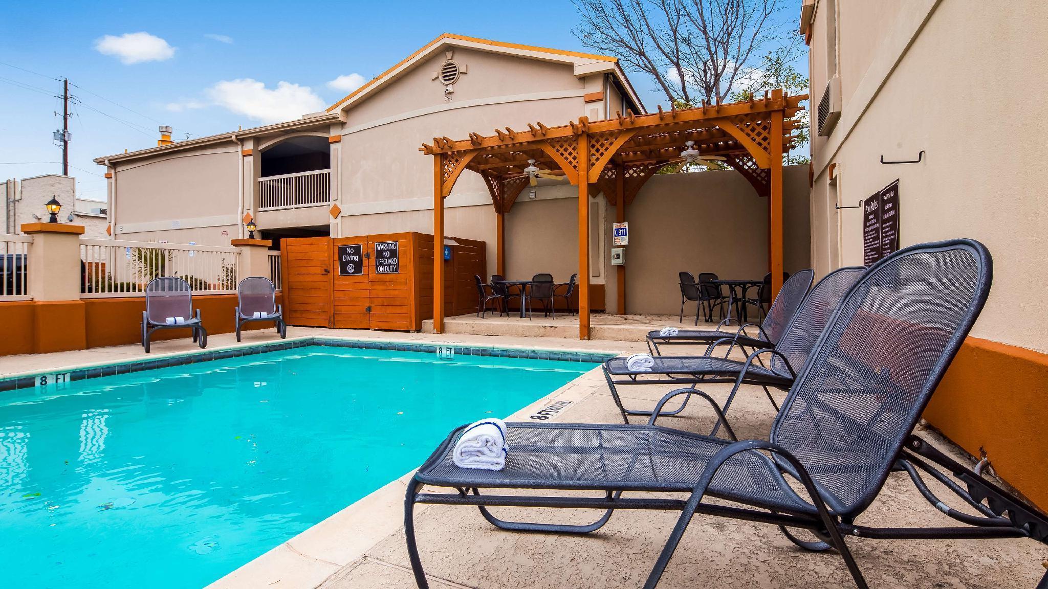 Quality Inn & Suites Dallas-Cityplace Exterior foto