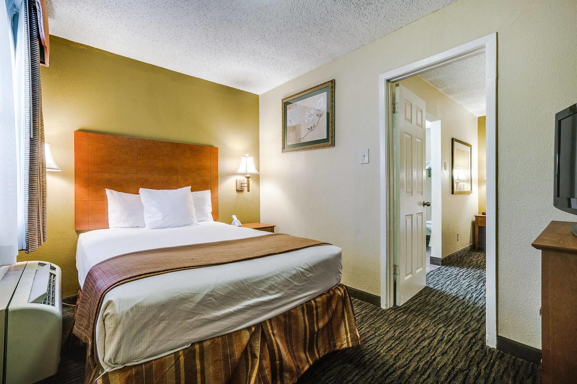 Quality Inn & Suites Dallas-Cityplace Exterior foto